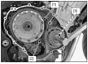 Clutch/gearshift linkage/starter clutch