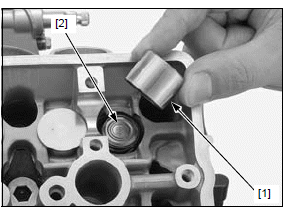 Cylinder head/valves